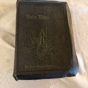 Vintage 1946 Holy Bible Good Shepherd Ed Black Leather Bound Gilt Page Edges